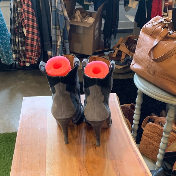 Stylish Nine West Black and Gray Women's Boots - Picture 4 of 10